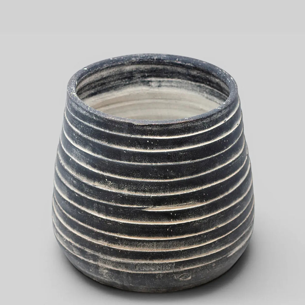 Ridge Terracotta Planter in Dark Charcoal Wash