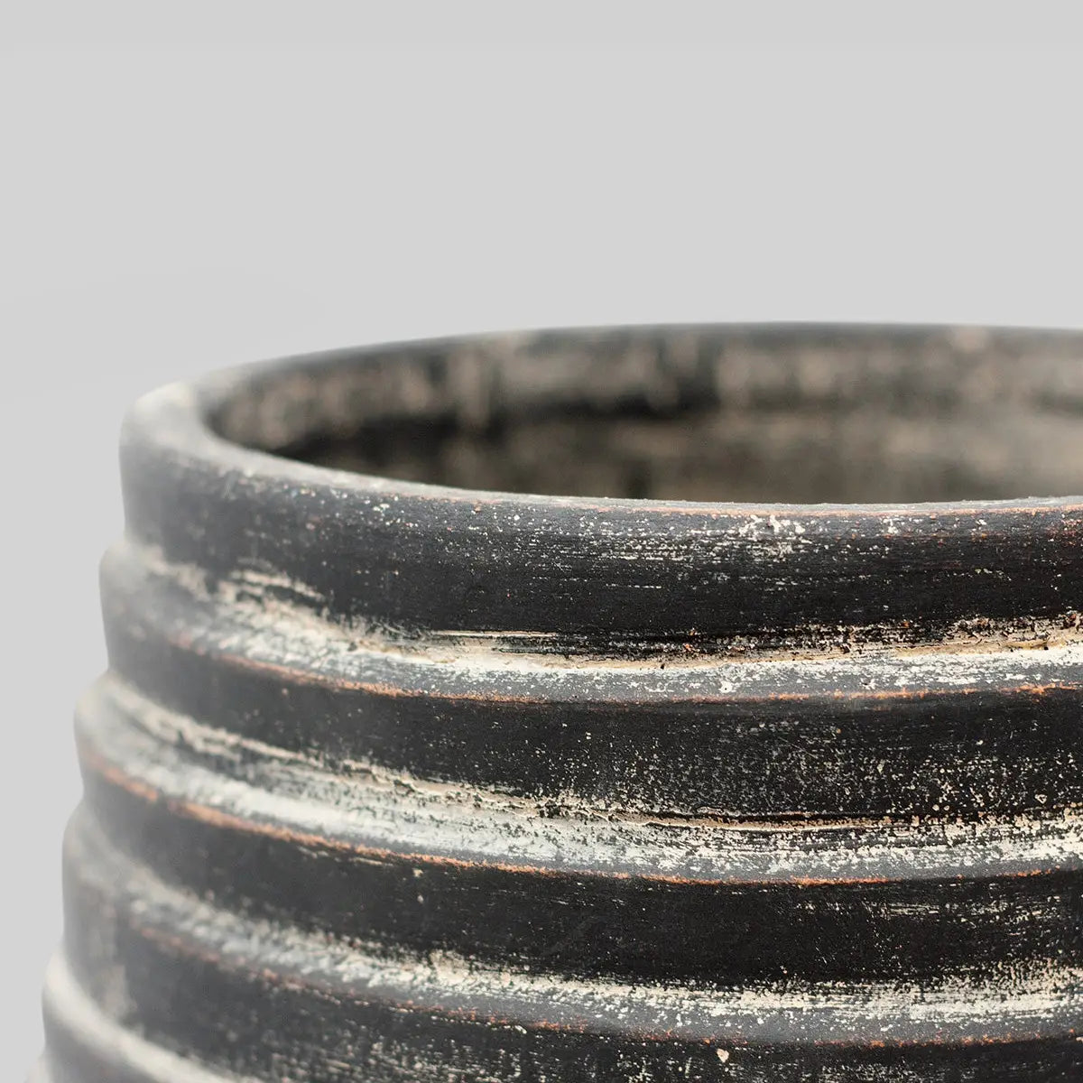 Ridge Terracotta Planter in Dark Charcoal Wash