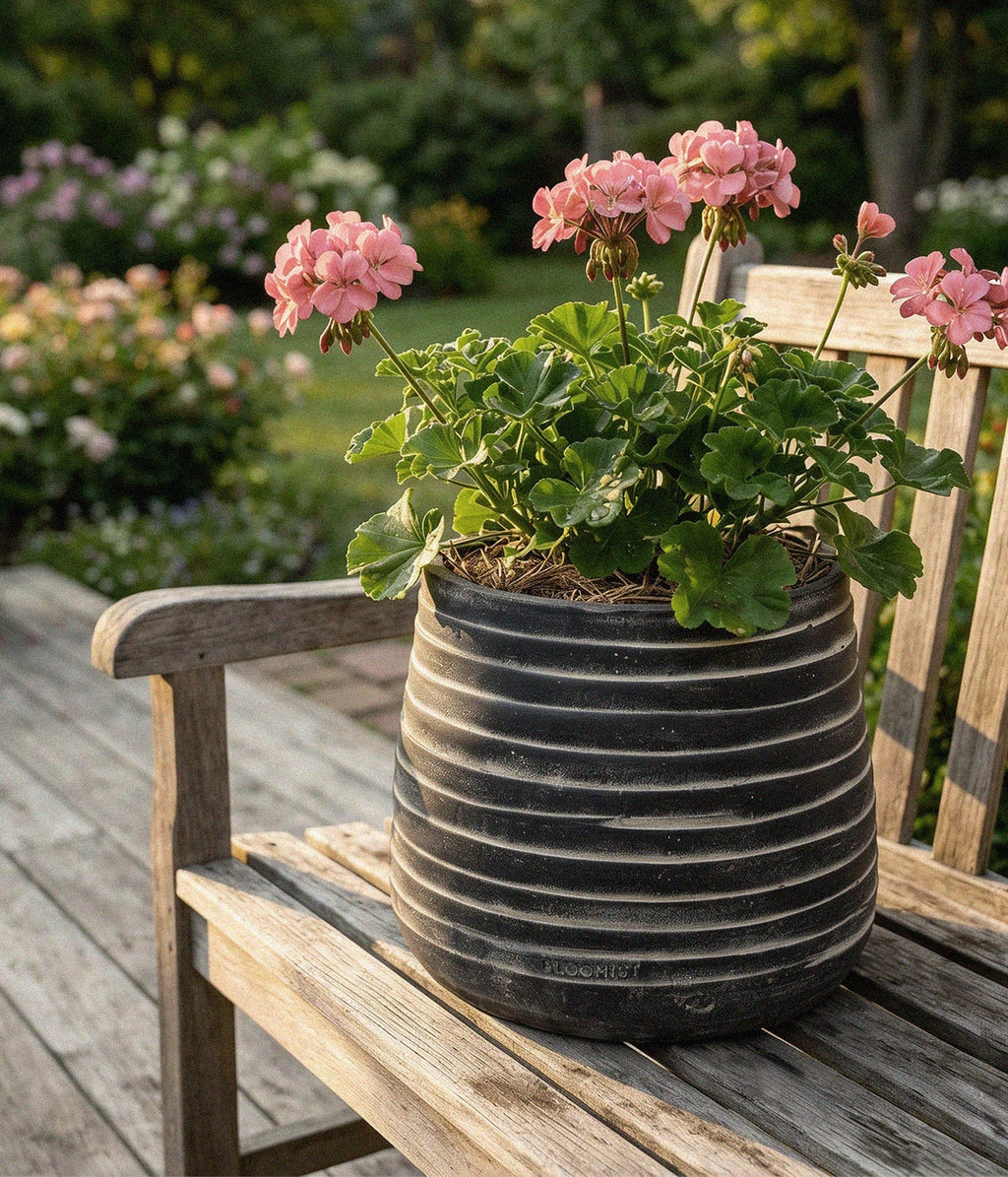 Ridge Terracotta Planter in Dark Charcoal Wash
