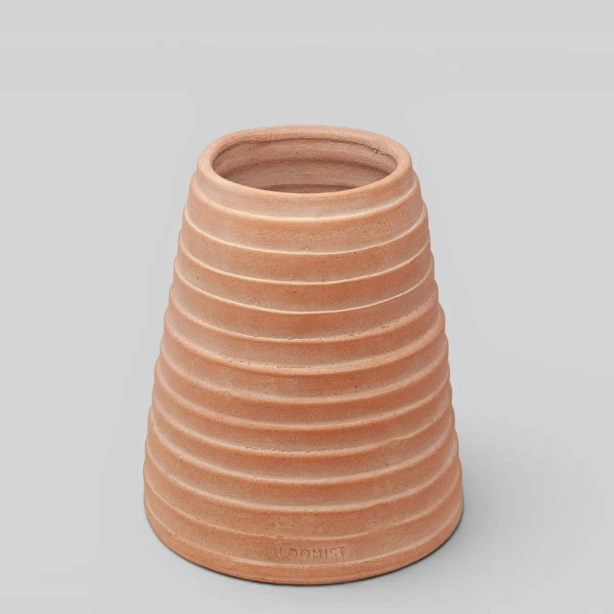 Ridge Terracotta Planter in White Wash