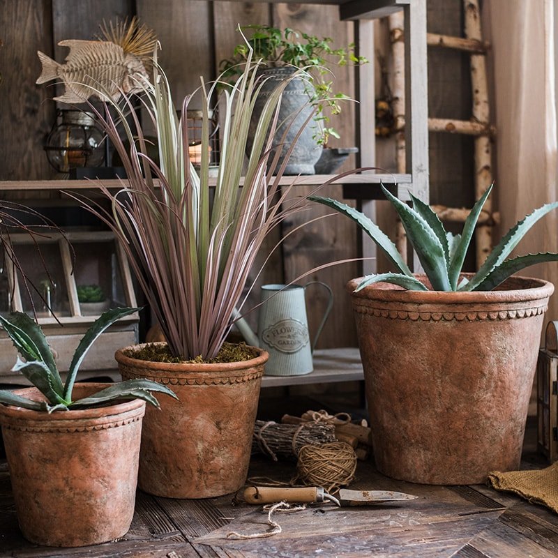 Scallop Terracotta Red Concrete Planter